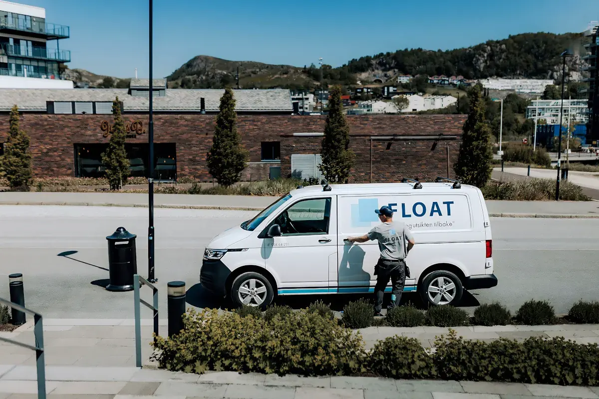 Float AS – glassreparatør på jobb